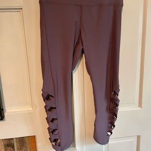 💥Flash Sale💥Plum Nwot XL Cropped Leggings ❤️